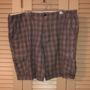 Mens 42 inch Eddie Bauer Legendwash black, grey and white Plaid cargo shorts
